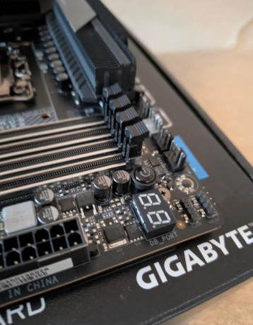 aorus-master-z690-eatx-big-2