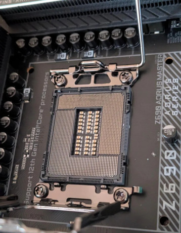 aorus-master-z690-eatx-big-1