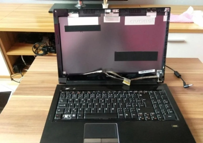 zakladna-doska-z-notebooku-lenovo-v560-big-0