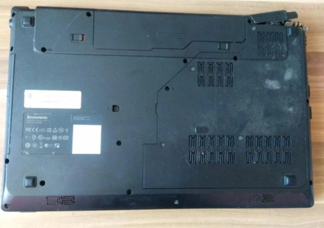 zakladna-doska-z-notebooku-lenovo-g770-big-2