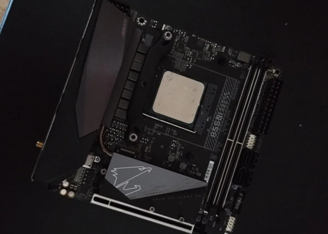 gigabyte-aorus-b550i-wifi-big-0