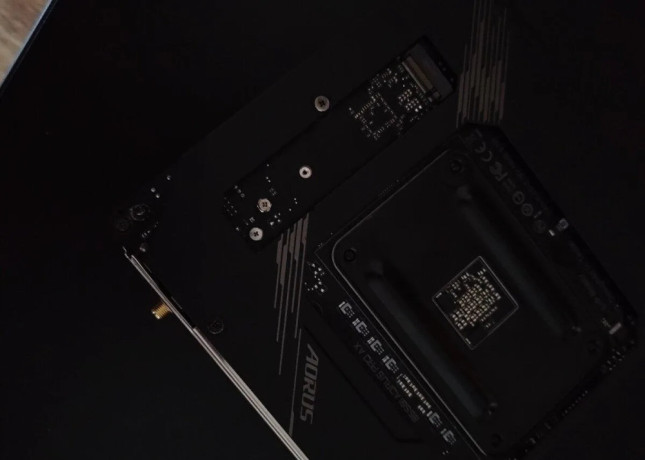 gigabyte-aorus-b550i-wifi-big-2