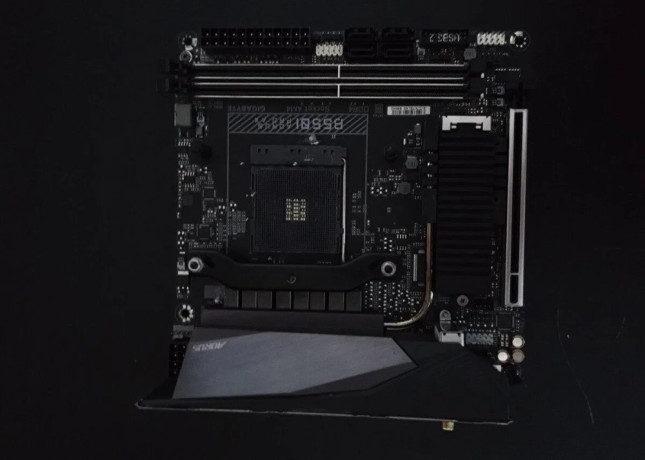 gigabyte-aorus-b550i-wifi-big-3