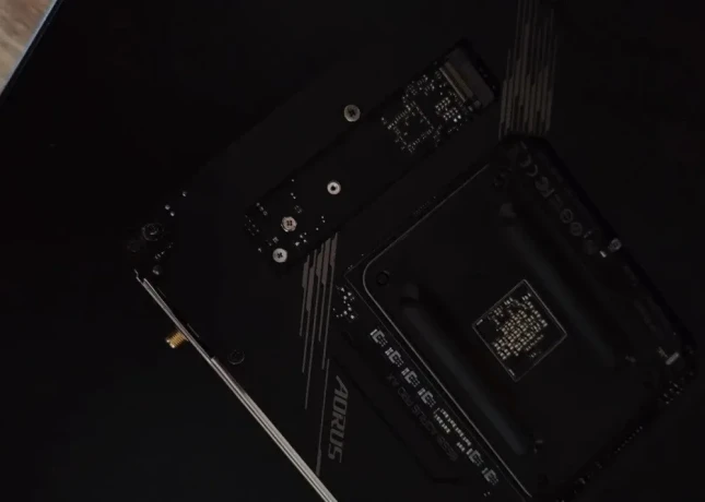 gigabyte-aorus-b550i-wifi-big-2