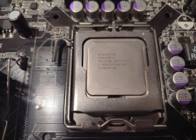 msi-945-neo-cpu-pentium-d-big-0