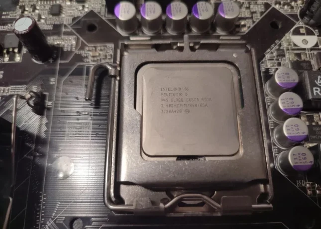 msi-945-neo-cpu-pentium-d-big-0