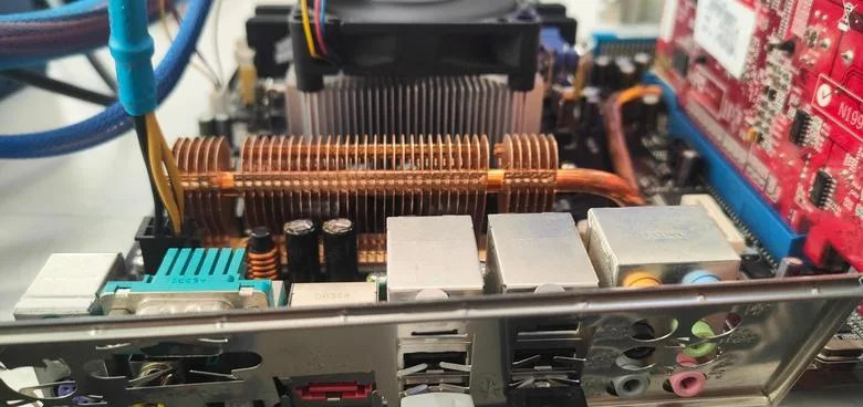 asus-m2n-sli-deluxe-big-1