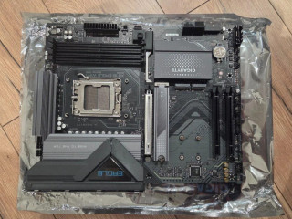 gigabyte-x870-eagle-wifi7-poskodeny-socket