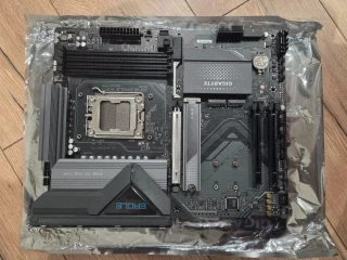 gigabyte-x870-eagle-wifi7-poskodeny-socket