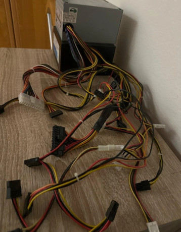 nefunkcne-400-a-550w-zdroje-big-1