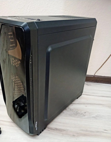 predam-pc-skrinku-genesis-titan-750-big-4