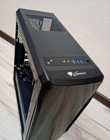 predam-pc-skrinku-genesis-titan-750-big-3