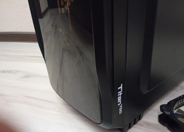 predam-pc-skrinku-genesis-titan-750-big-2