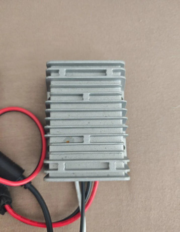 300w-menicnapajaci-adapter-z-12-na-19v-pre-notebooky-lenovo-big-2