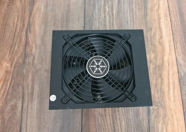 silverstone-strider-platinum-st1200-pt-1200w-big-1