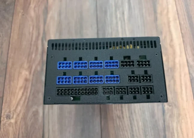 silverstone-strider-platinum-st1200-pt-1200w-big-3