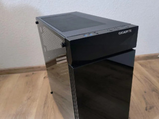 pc-skrina-gigabyte-c200-glass