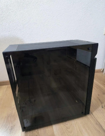 pc-skrina-gigabyte-c200-glass-big-1