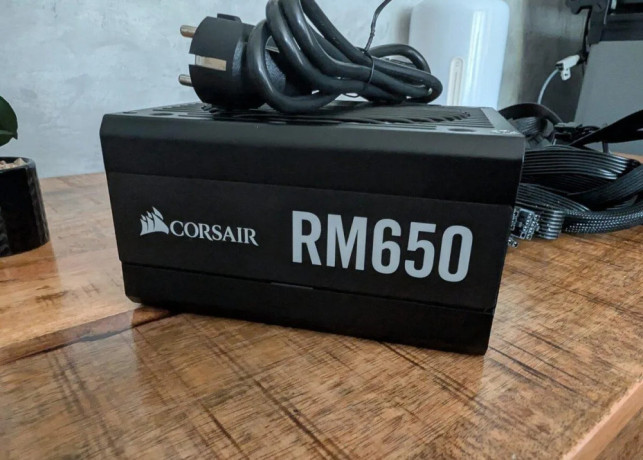 predam-zdroj-corsair-rm650650w-zdroj80-goldzerorpm-mod-big-0