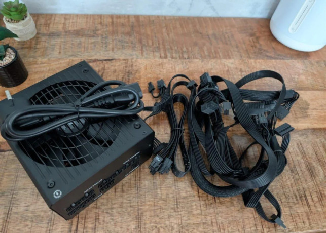 predam-zdroj-corsair-rm650650w-zdroj80-goldzerorpm-mod-big-2