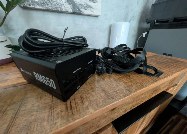 predam-zdroj-corsair-rm650650w-zdroj80-goldzerorpm-mod-big-3