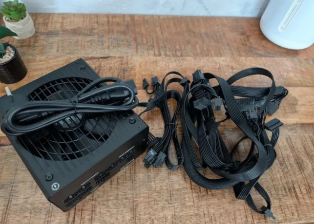predam-zdroj-corsair-rm650650w-zdroj80-goldzerorpm-mod-big-2