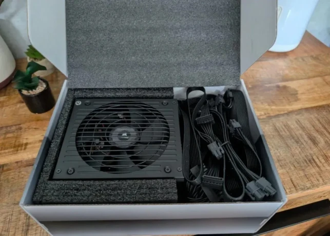 predam-zdroj-corsair-rm650650w-zdroj80-goldzerorpm-mod-big-4