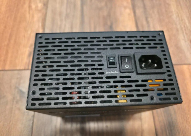 thermaltake-toughpower-gf3-1000w-atx-30-big-4