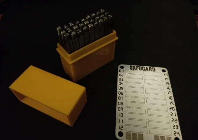 safucard-2x-nerezova-karta-na-zaznam-seedu-kladivo-a-raznice-big-0