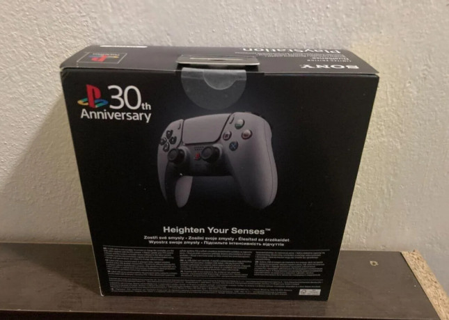 predam-joystick-30th-anniversary-dualsense-na-ps-5-novy-big-1