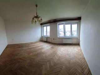 3-izbovy-byt-79-m2-v-priamom-centre-ihned-volny