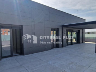 ponukam-na-predaj-4-izbovy-penthouse-v-meste-nove-zamky