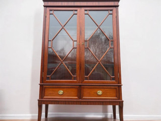 prekrasna-mahagonova-vitrina-top-stav-v169xs110xh40