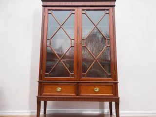 prekrasna-mahagonova-vitrina-top-stav-v169xs110xh40