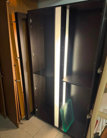vitrina-kniznica-regal-s-osvetlenim-185x100cm-big-2