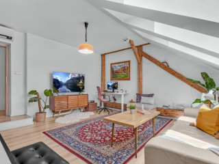 mestske-byvanie-s-vyhladom-na-zelen-a-pokojom-vo-vnutrobloku