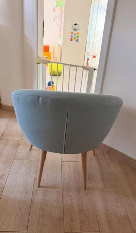 ikea-kreslo-svetlomodre-drevene-nohy-big-2