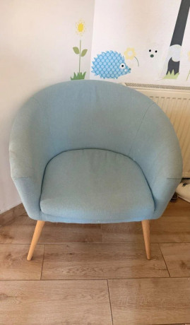 ikea-kreslo-svetlomodre-drevene-nohy-big-1