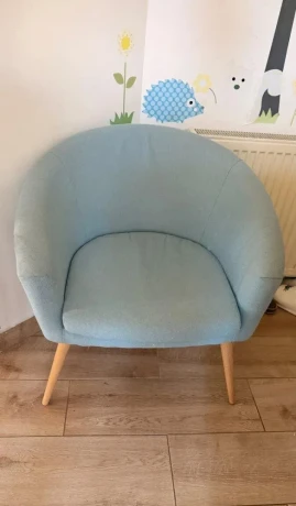 ikea-kreslo-svetlomodre-drevene-nohy-big-1