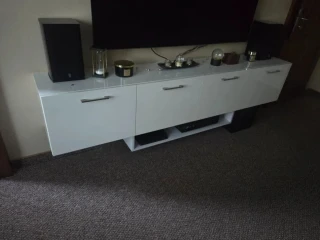 predam-stolik-pod-tv