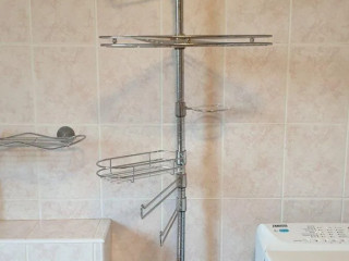 chromovy-stojan-do-kupelne