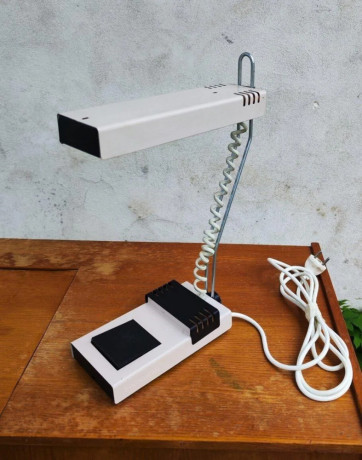 rozne-retro-stolne-lampy-big-0