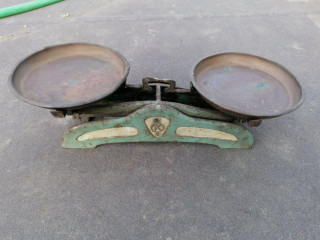 predam-starozitne-vahy