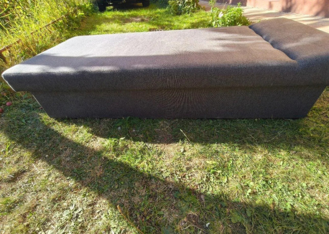 predam-calunenu-jednolozkovu-postel-s-praktickym-uloznym-pri-big-0