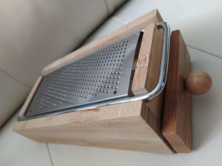 bambusove-struhadlo-s-drziakom-na-syr-osobny-odber