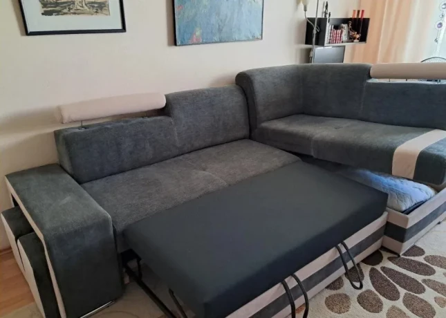 rozkladaci-gauc-s-dvomi-taburetkami-big-3