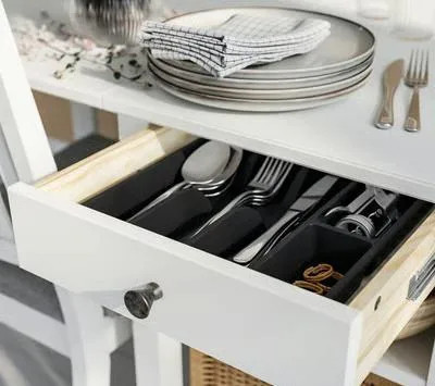ikea-rozkladatelny-stol-big-2