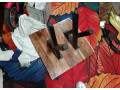 rucne-robeny-sachovy-stolik-z-masivu-dub-70x70-cm-small-1