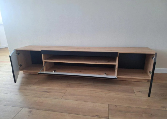 predam-tv-stolik-big-1