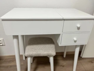ikea-kozmetickymakeup-stolik